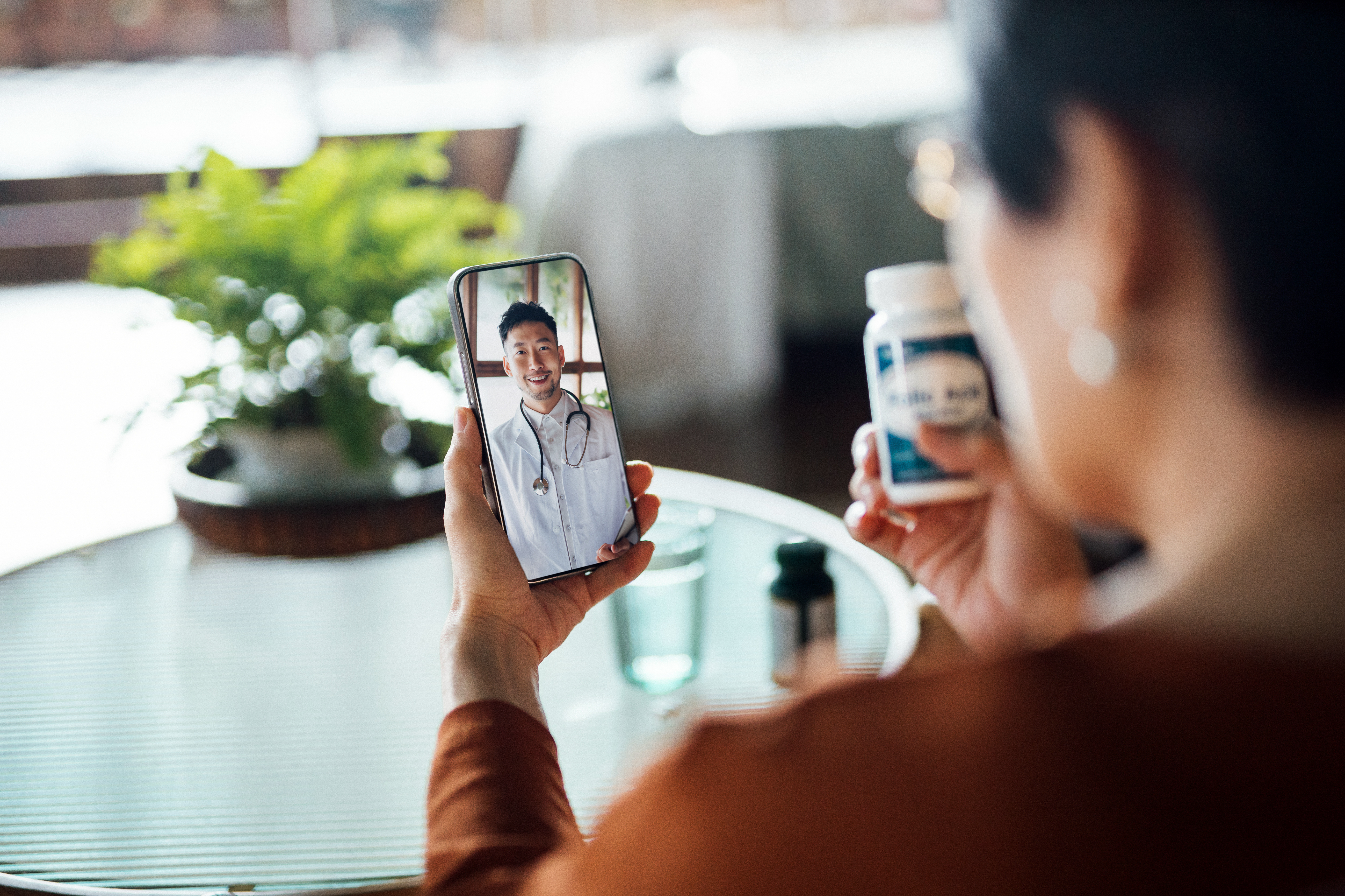 Virtual Diabetes Care consultation on a smartphone with a doctor.
