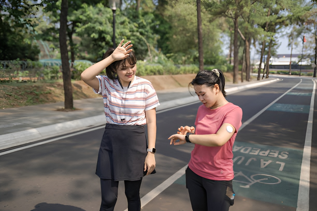 Women walking outdoors for fitness and diabetes management.